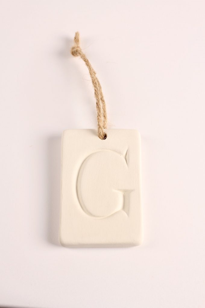 lettera G in gesso